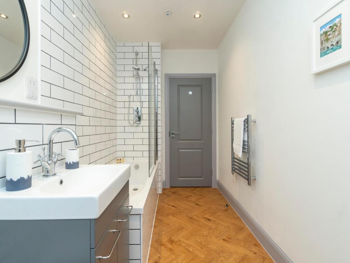 Pass The Keys Stunning 2 Bed Retreat In The Heart Of Bath Apartamento Exterior foto